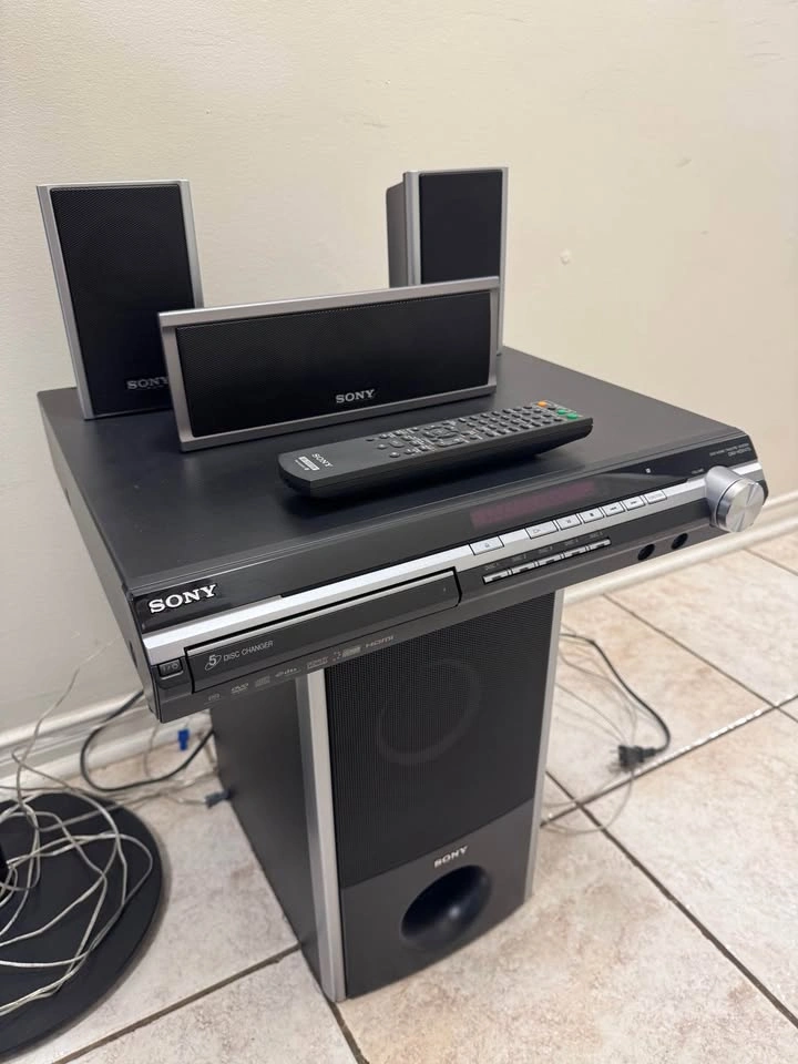SONY DVD HOME THEATRE SYSTEM DAV-HDX475 - photo 4