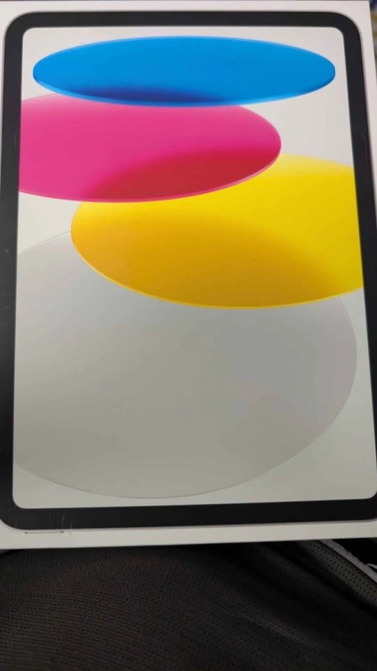 Apple iPad 10th Gen 256GB - Used Like New - photo 2