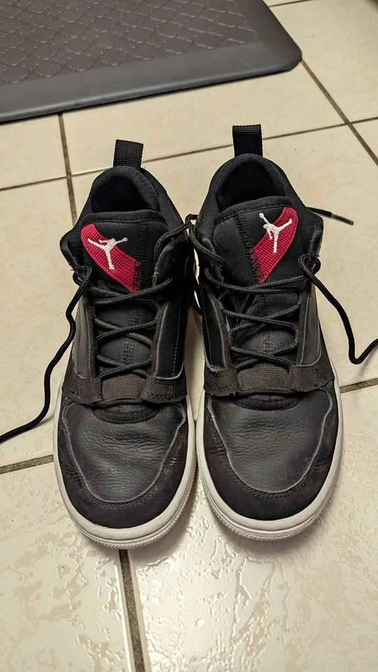 Nike Boys Jordan's 4Y Black Shoes