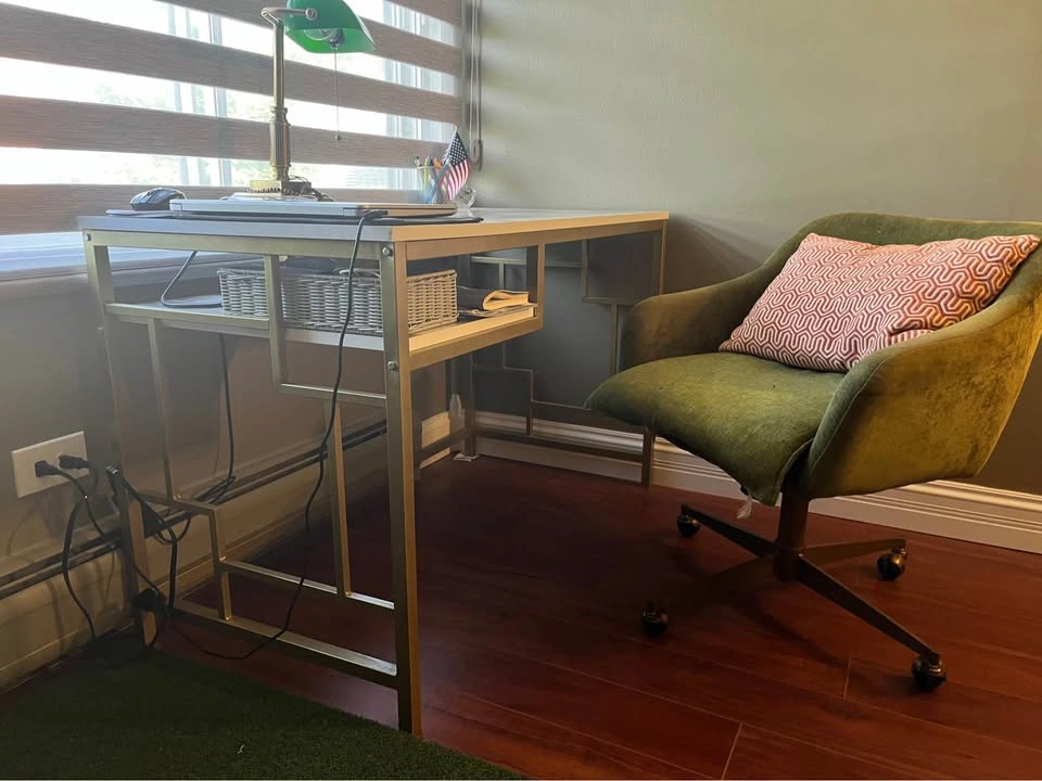 Almost New Desk - photo 2