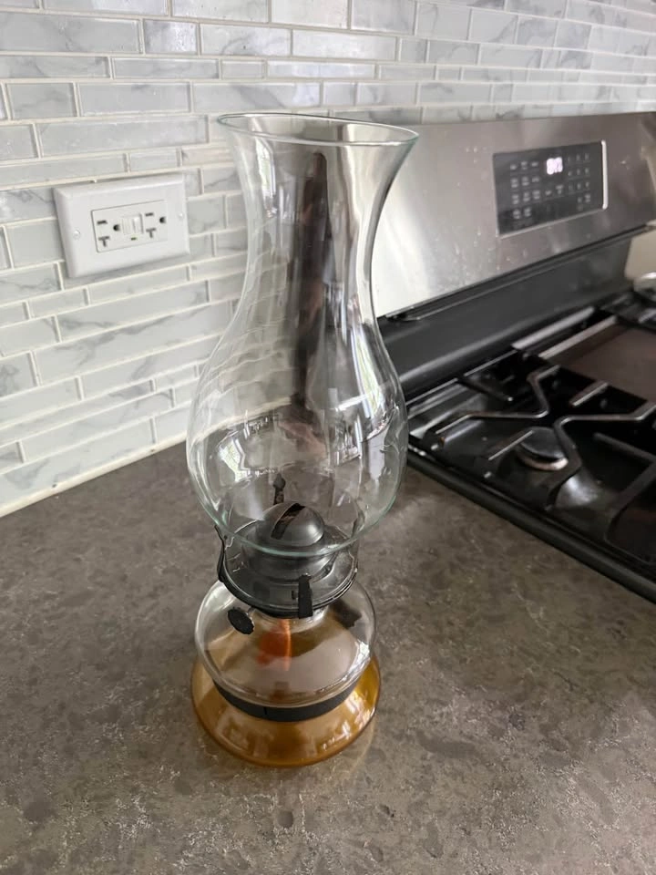 Vintage Glass Hurricane Kerosene Light - photo 3