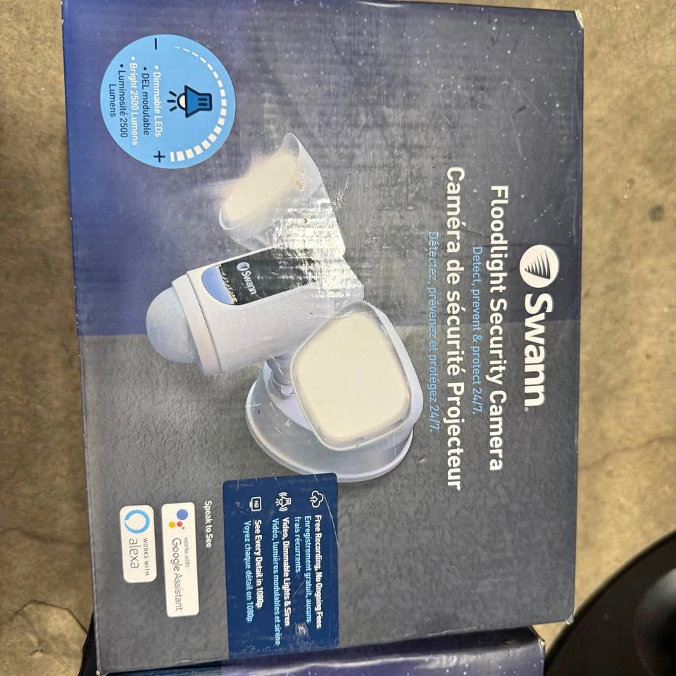 Swann Floodlight Security Camera 1080p Dimmable LEDs 2500 Lumens