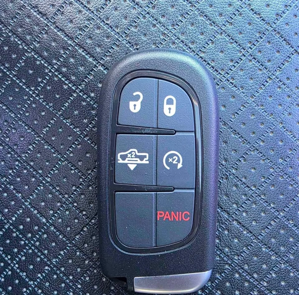 Ram / Jeep Cherokee Smart Key Remote - photo 2