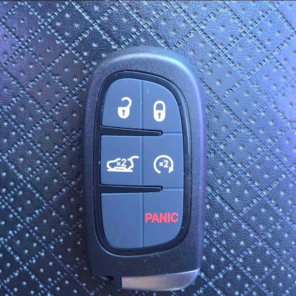 Ram / Jeep Cherokee Smart Key Remote - photo 3