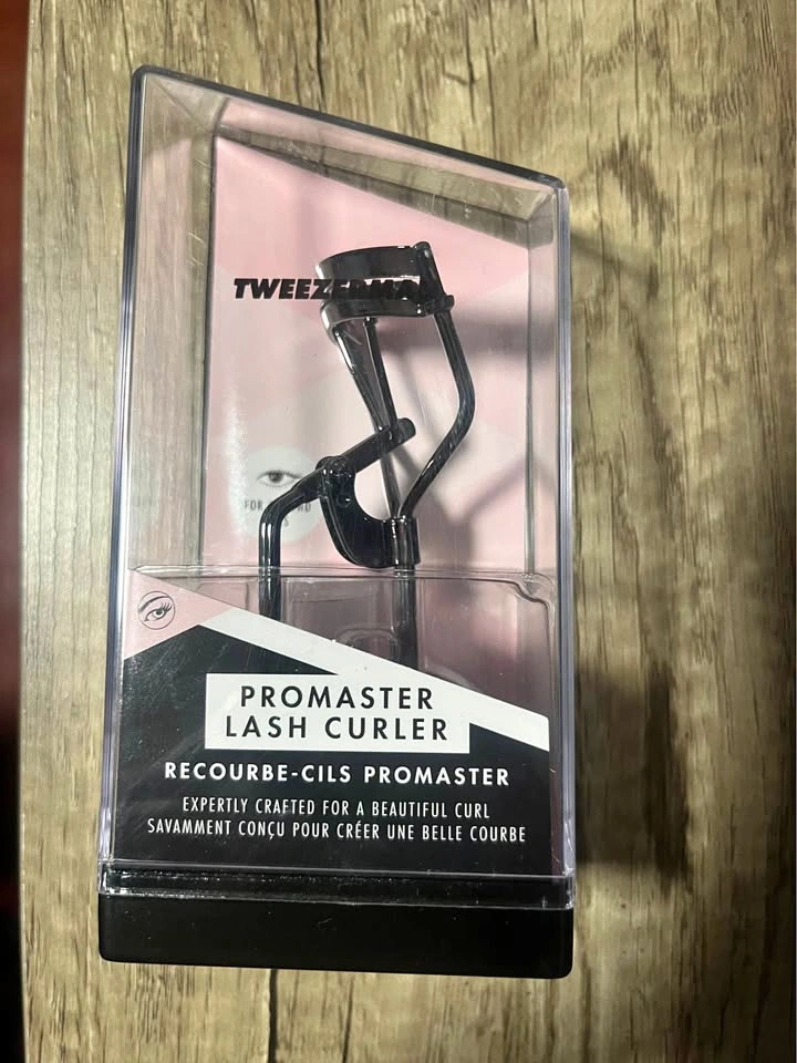 New TWEEZERMAN ProMaster Lash Curler