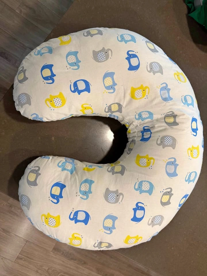 Breastfeeding pillow - not used
