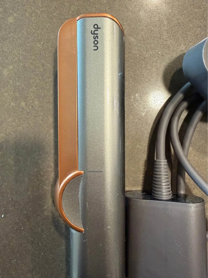 Dyson Airstrait™ straightener - Barely used - photo 2