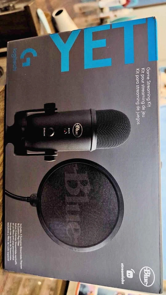 Logitech G Blue Yeti Game Streaming Kit w/ Mic & Pop Filter