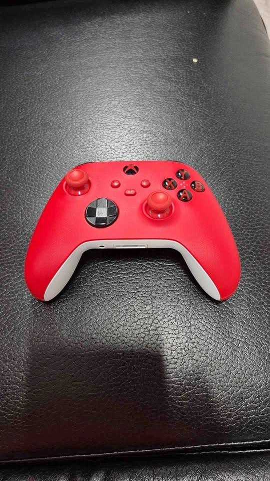 Xbox Wireless Controller Red with charging dock