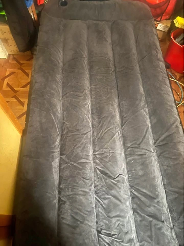 Air mattress with BUILT-IN ELECTRIC PUMP