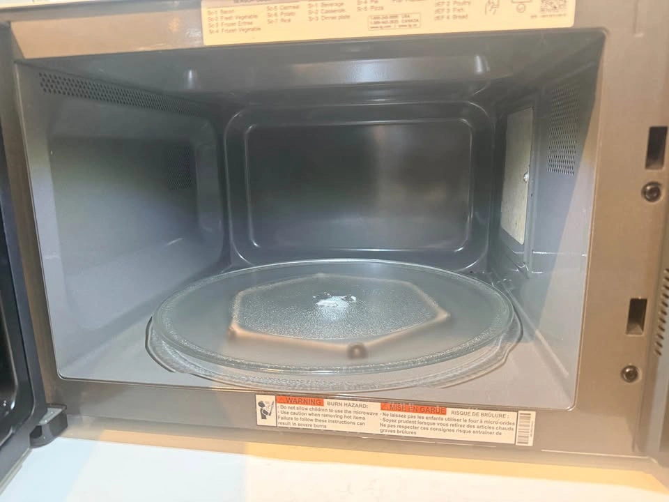 1.5 cu. ft. NeoChef™ Countertop Microwave - photo 3