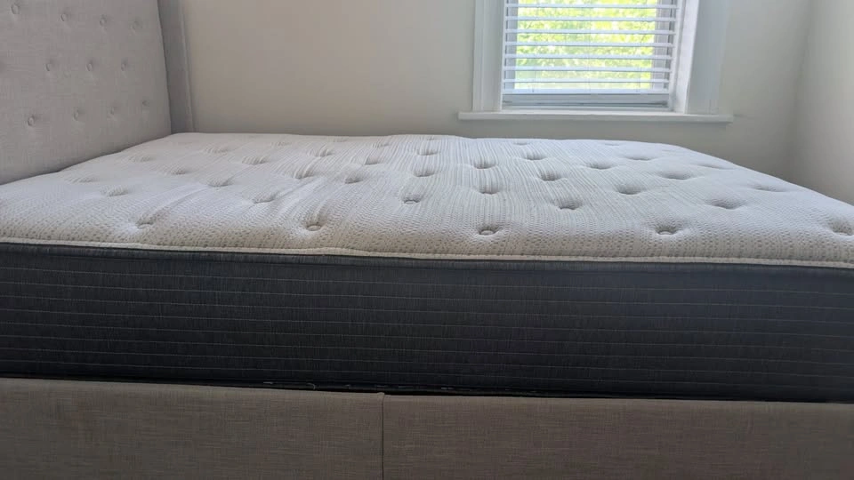 Full Platform Bed w/ Hydraulic Storage + Mattress - Brooklyn - photo 3