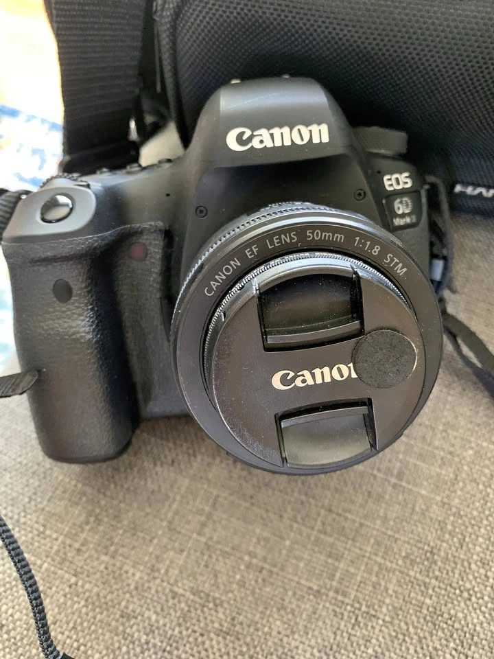 Canon EOS 6D Mark II DSLR Camera Kit