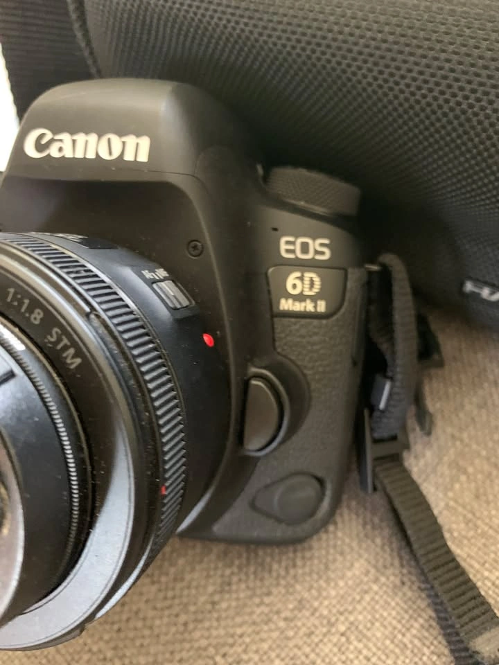 Canon EOS 6D Mark II DSLR Camera Kit - photo 2