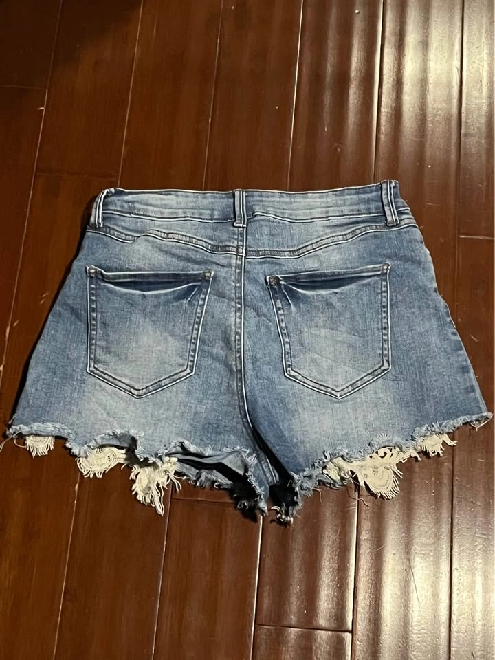 Mid-high rise jean shorts - photo 4