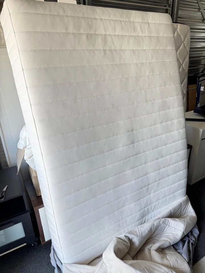 Ikea double mattress excellent condition - photo 2