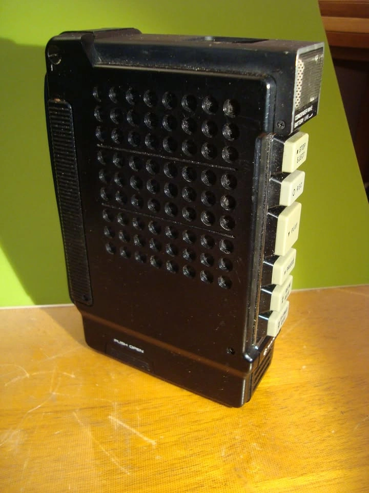 Vintage Sanyo TRC-1200 Portable Cassette Recorder - photo 2