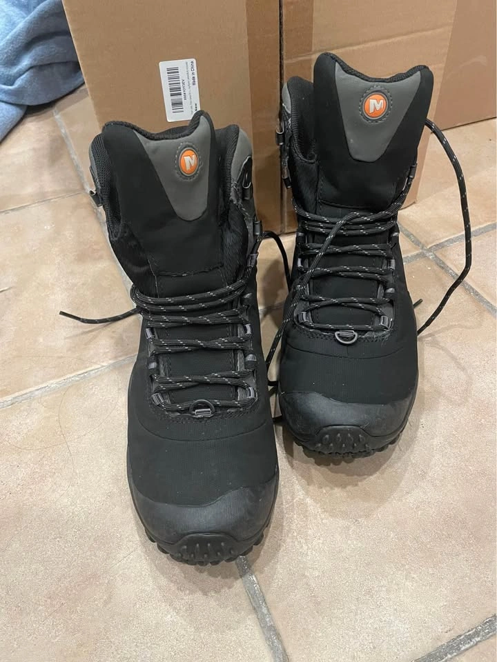 Winter Hiking Boots Size 8 (Men's) or 9/10 (Women's) - photo 2