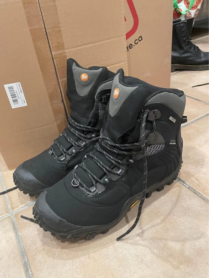 Winter Hiking Boots Size 8 (Men's) or 9/10 (Women's) - photo 3