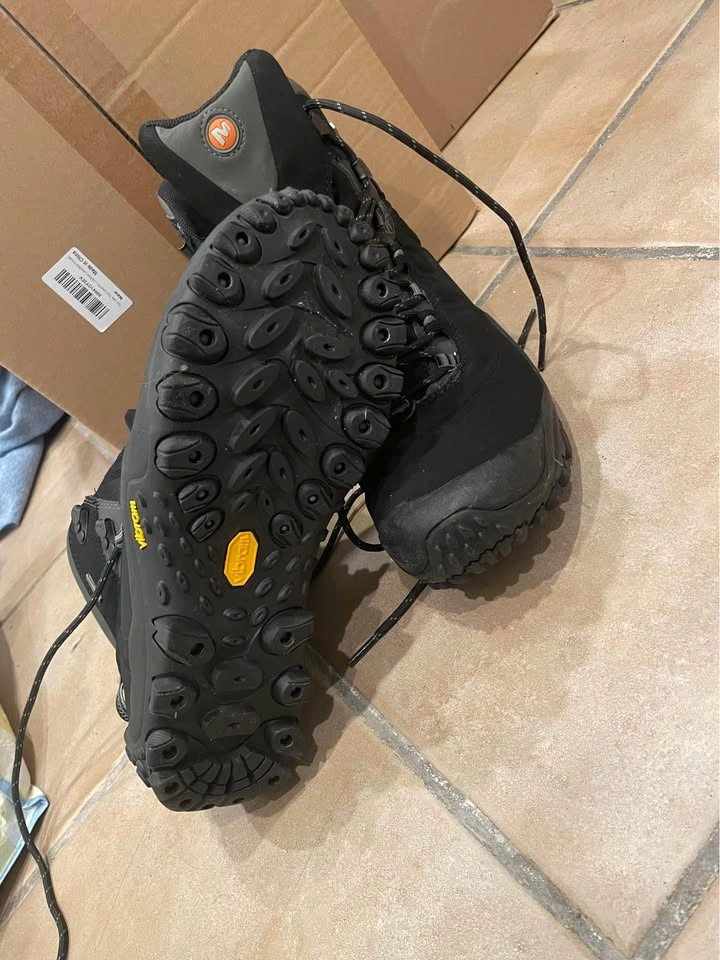 Winter Hiking Boots Size 8 (Men's) or 9/10 (Women's) - photo 4