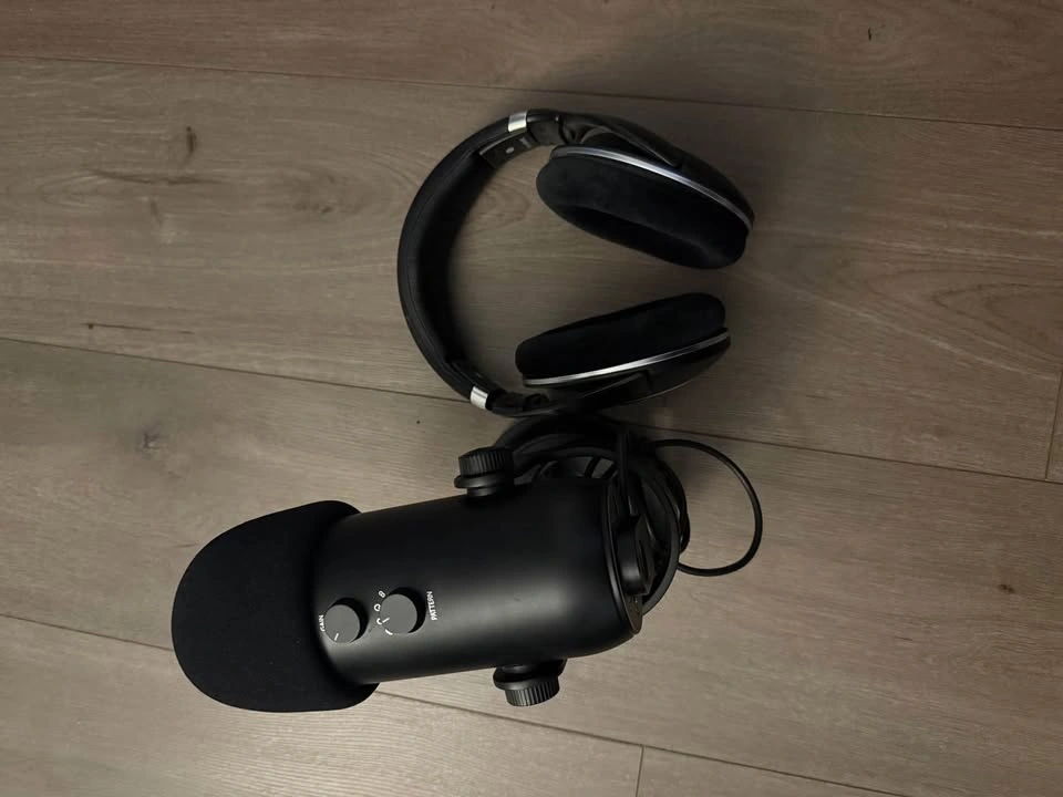 Blue Yeti Mic & Sennheiser HD 599SE Headphones - photo 4