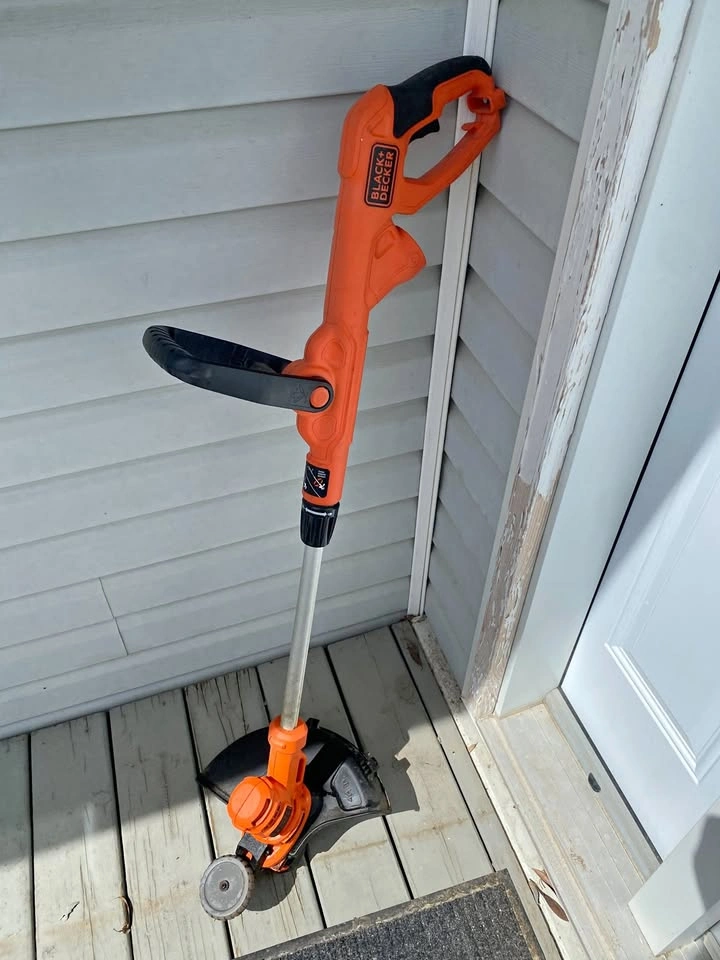 BLACK+DECKER Electric String Trimmer / Edger