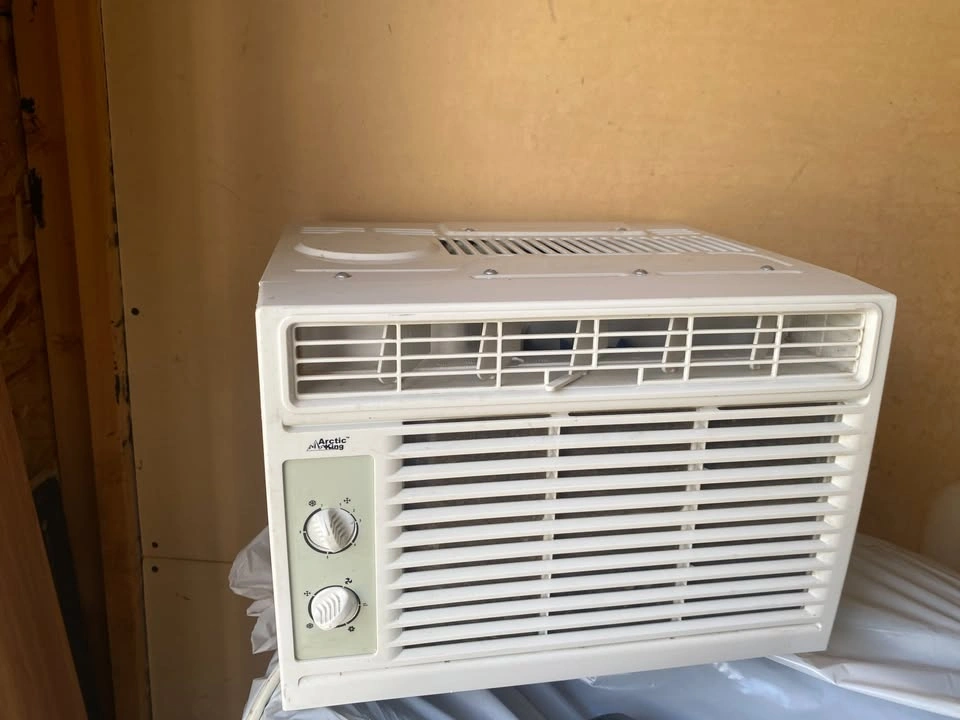 Arctic King Window Air Conditioner – Works Great - photo 2