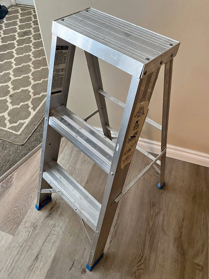 Aluminum Step Ladder / Step Stool – Lightweight
