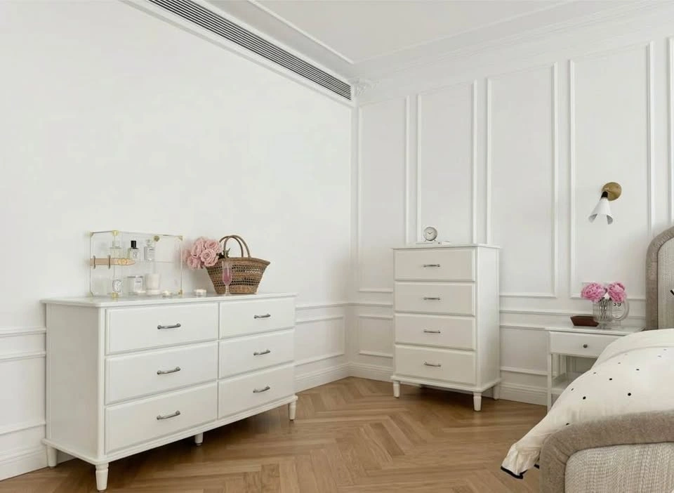 Elegant French Chic TYSSEDAL Set | Pristine White Dresser