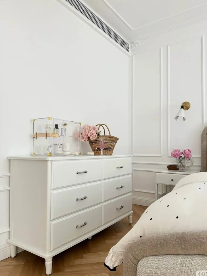Elegant French Chic TYSSEDAL Set | Pristine White Dresser - photo 2
