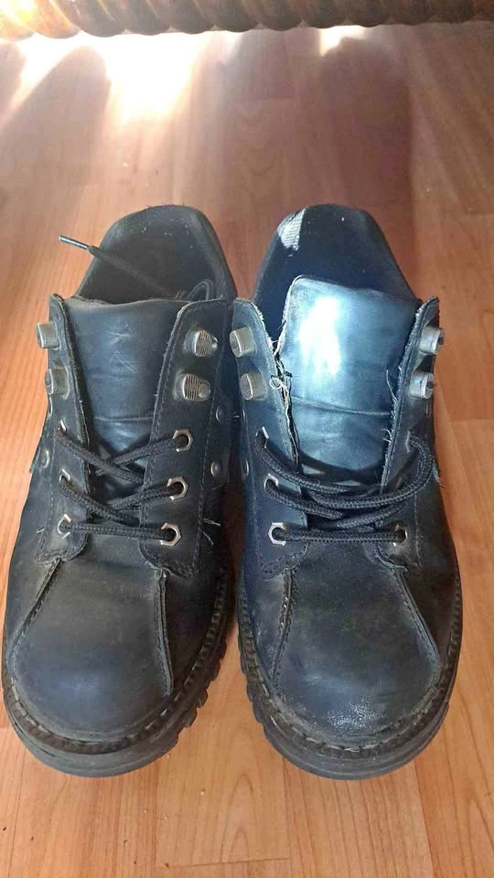 Men's Shoes Size 9.5