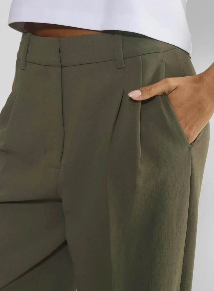 Aritzia The Effortless Pants - Size 0 - Dark Olive - photo 5
