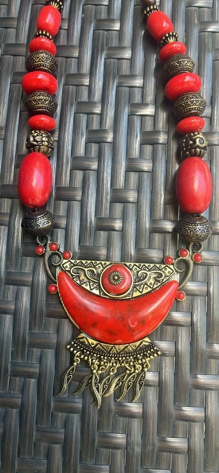 Vintage Wood, Resin and Metal Necklace - photo 2
