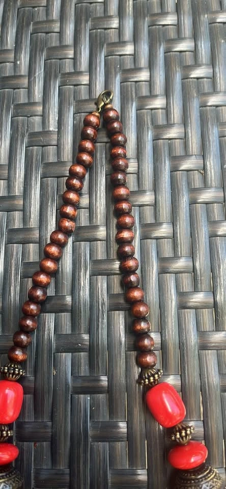 Vintage Wood, Resin and Metal Necklace - photo 3