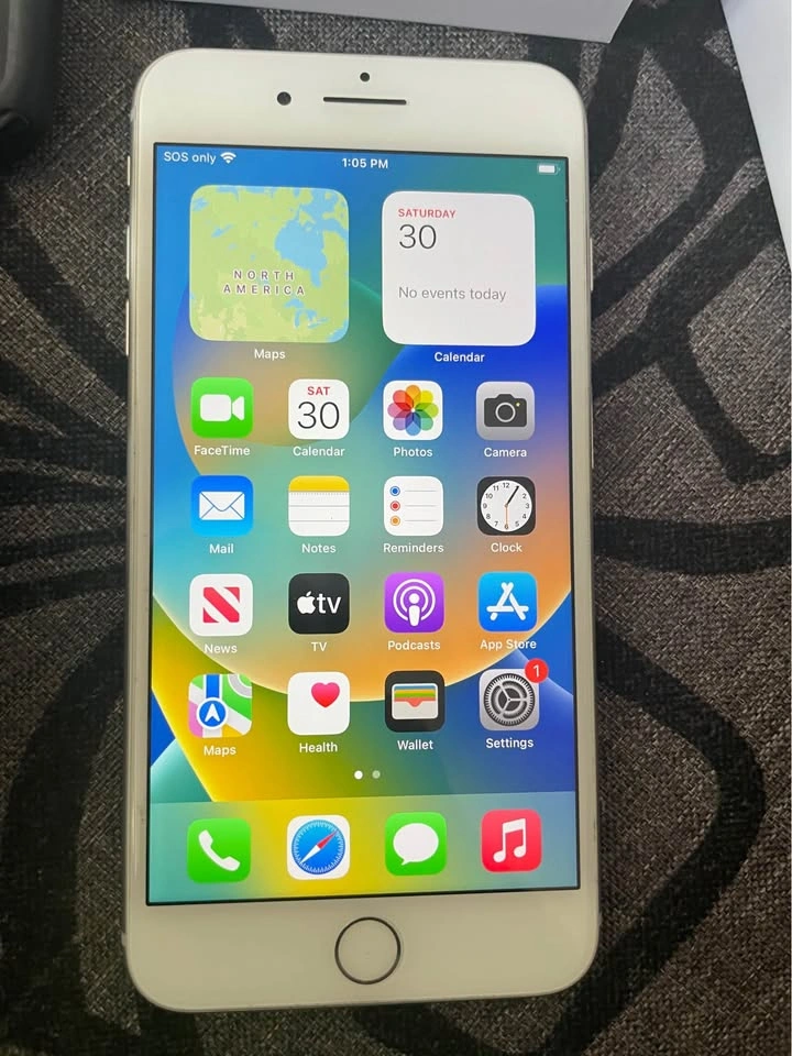 Apple iPhone 8 Plus 128GB Silver w/ Box & Case - photo 2