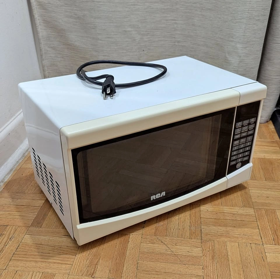 USED RCA Compact Microwave 900W 2 0.9cu.ft. Countertop Oven