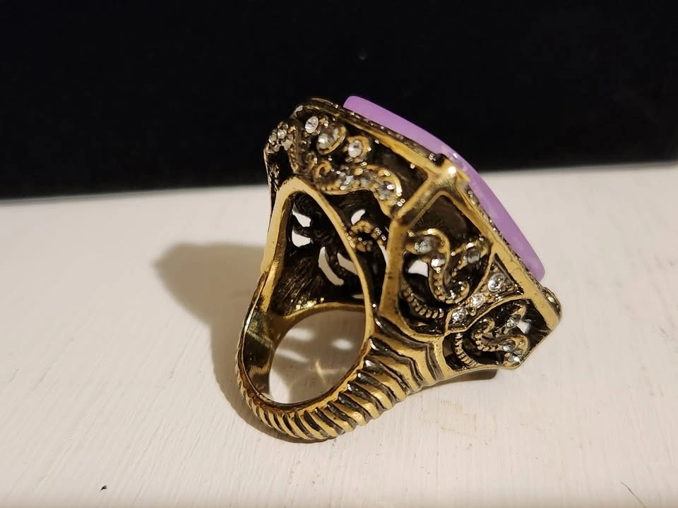 Heidi Daus Damoiselle Ring Size 6.5 Purple Intaglio Crystal - photo 2