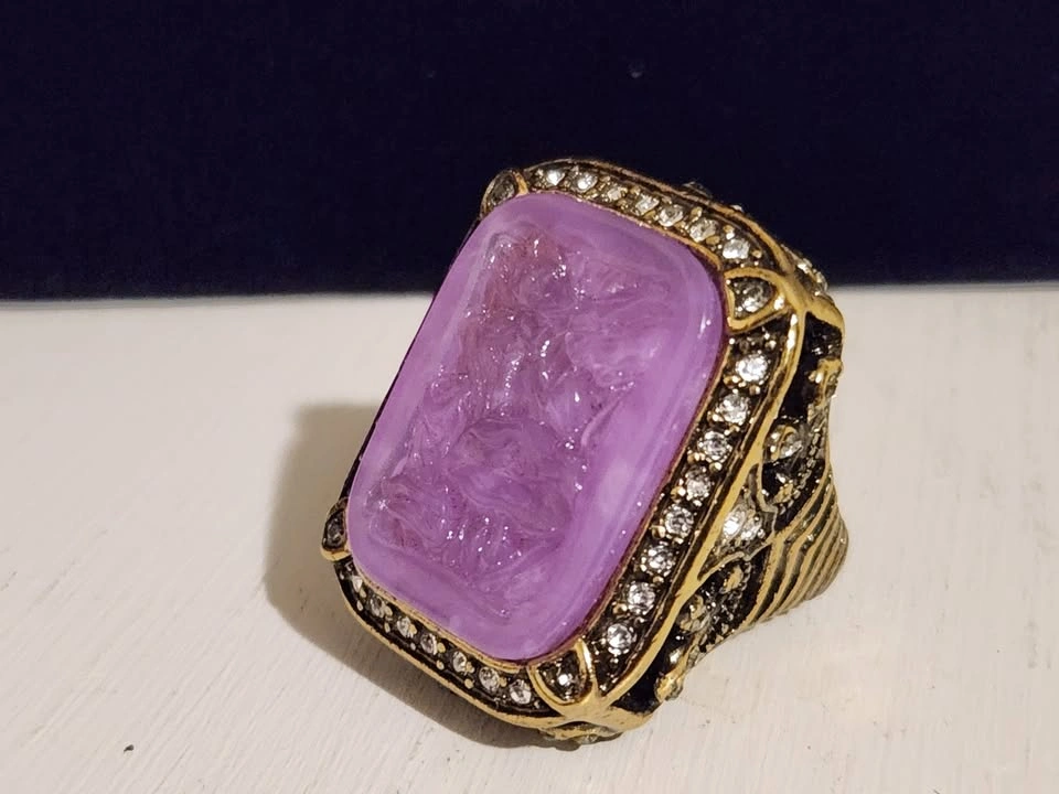 Heidi Daus Damoiselle Ring Size 6.5 Purple Intaglio Crystal - photo 4