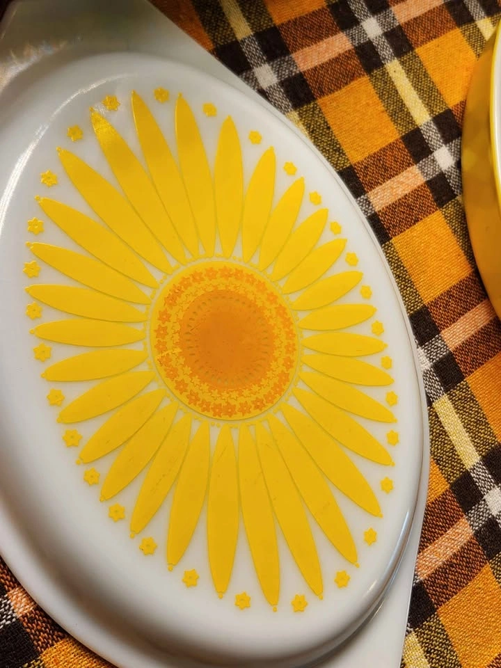 Vintage Pyrex Golden Sunflower Casserole Dish - photo 4
