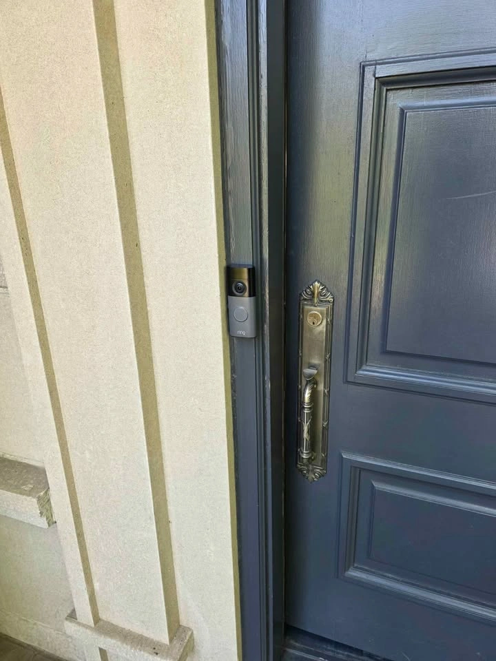 Professional Doorbell Installation - photo 2