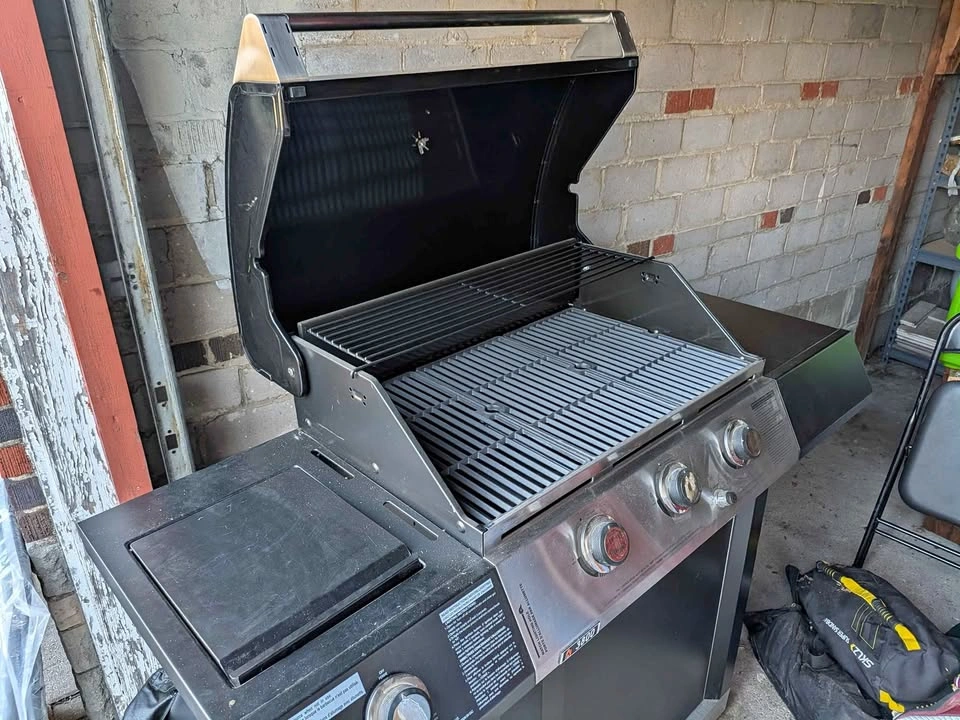 BRAND NEW Centro 3500 Gas BBQ