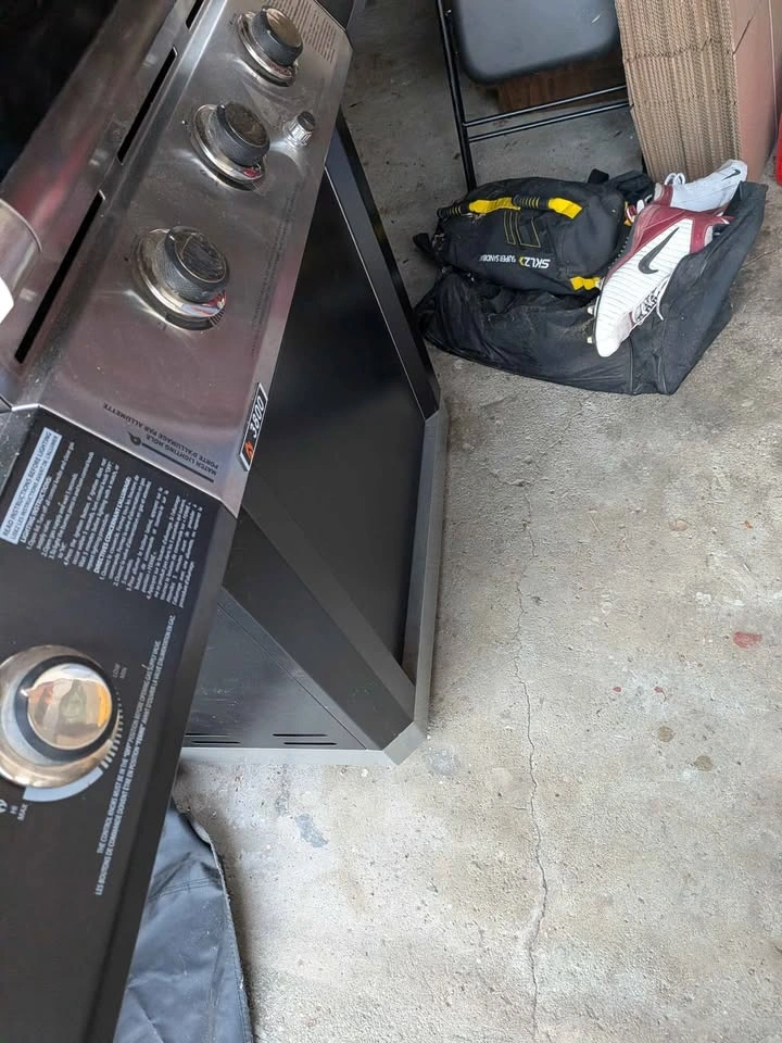 BRAND NEW Centro 3500 Gas BBQ - photo 3