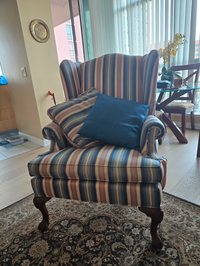 Ethan Allen Queen Anne Vintage Wingback Chairs (Set of 2)