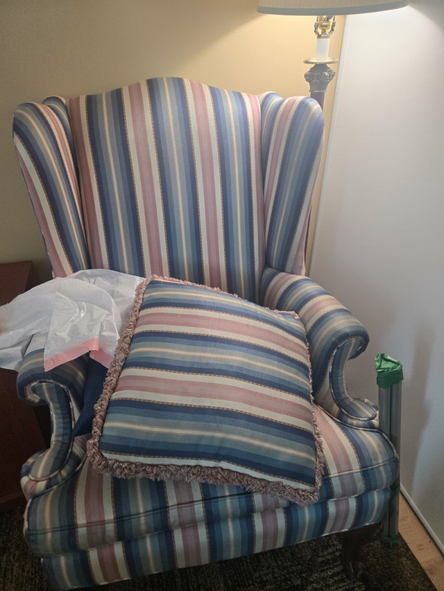 Ethan Allen Queen Anne Vintage Wingback Chairs (Set of 2) - photo 2