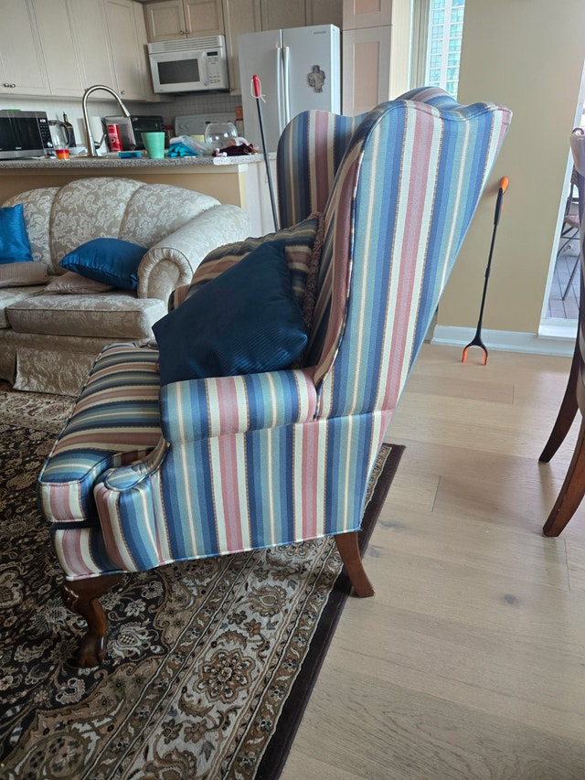 Ethan Allen Queen Anne Vintage Wingback Chairs (Set of 2) - photo 4