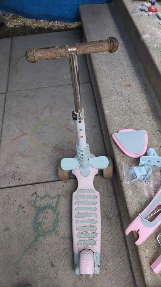 Kids Pink 3-Wheel Scooter with Seat and Push Handle - photo 3