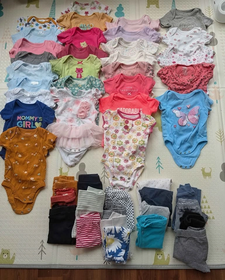 Huge lot of 0-3 month baby girl clothes - 90+ pieces - photo 2