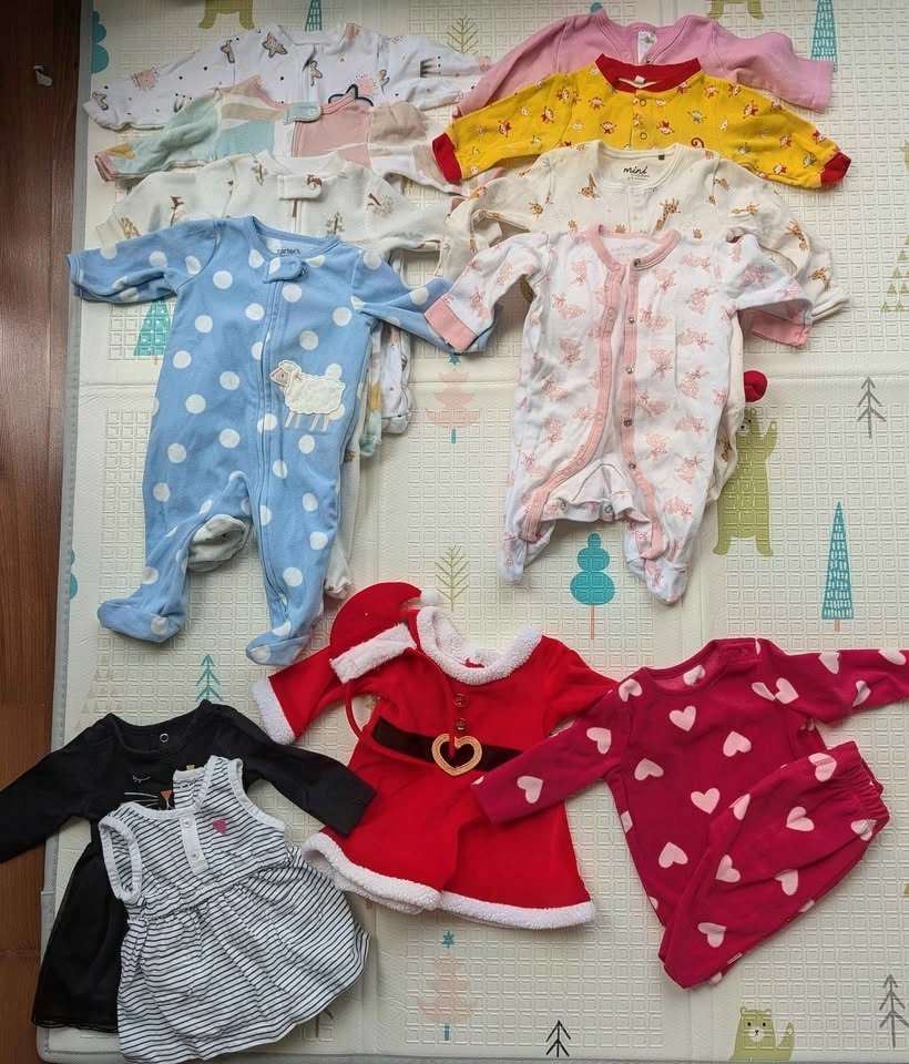 Huge lot of 0-3 month baby girl clothes - 90+ pieces - photo 4
