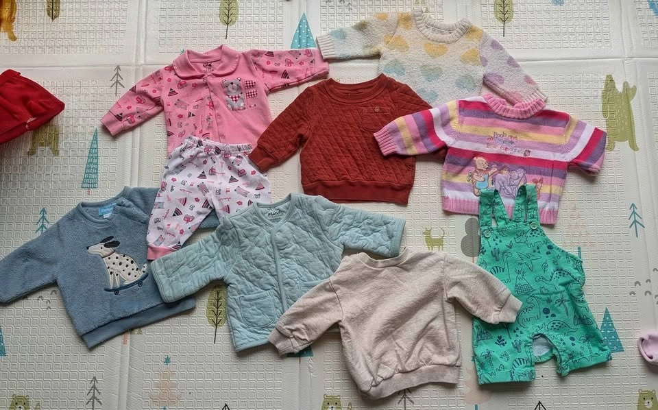 Huge lot of 0-3 month baby girl clothes - 90+ pieces - photo 5
