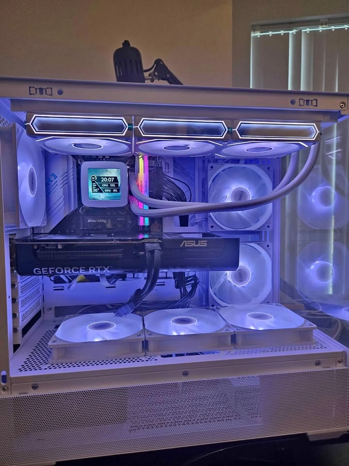 White 5070 Gaming PC with 13600KF